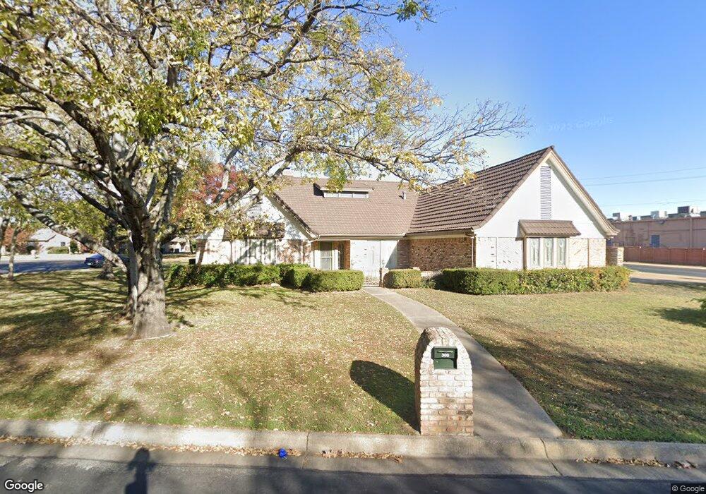 300 Westover Ct, Hurst, TX 76054 - photo 1