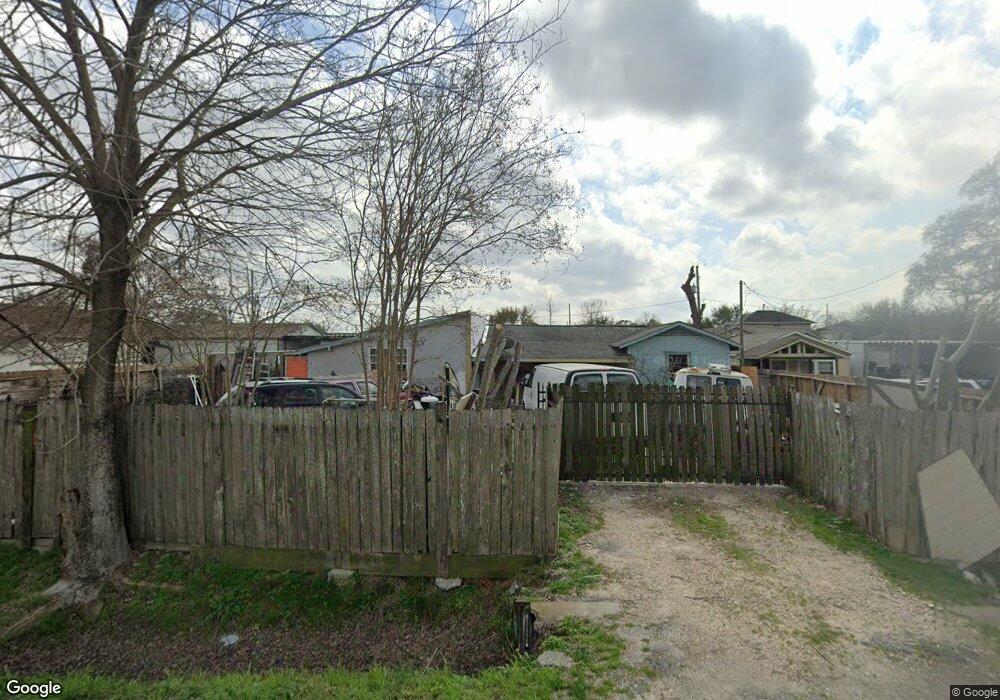 216 Feuhs Ln, Houston, TX 77022 - photo 1