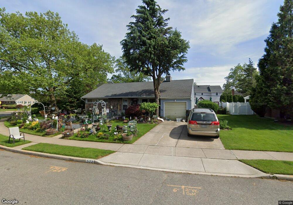 573 Junard Blvd, West Hempstead, NY 11552 - photo 1