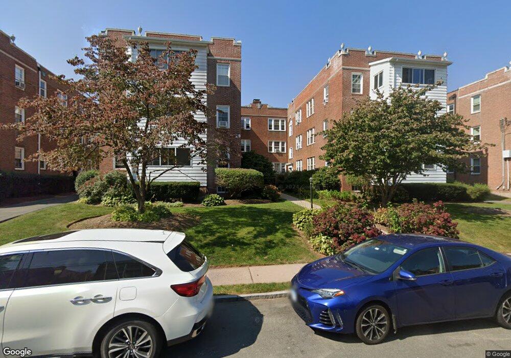 29 Robin Rd unit 4, West Hartford, CT 06119 - photo 1