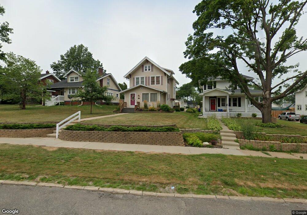 218 Johnson Ave NW, Cedar Rapids, IA 52405 - photo 1