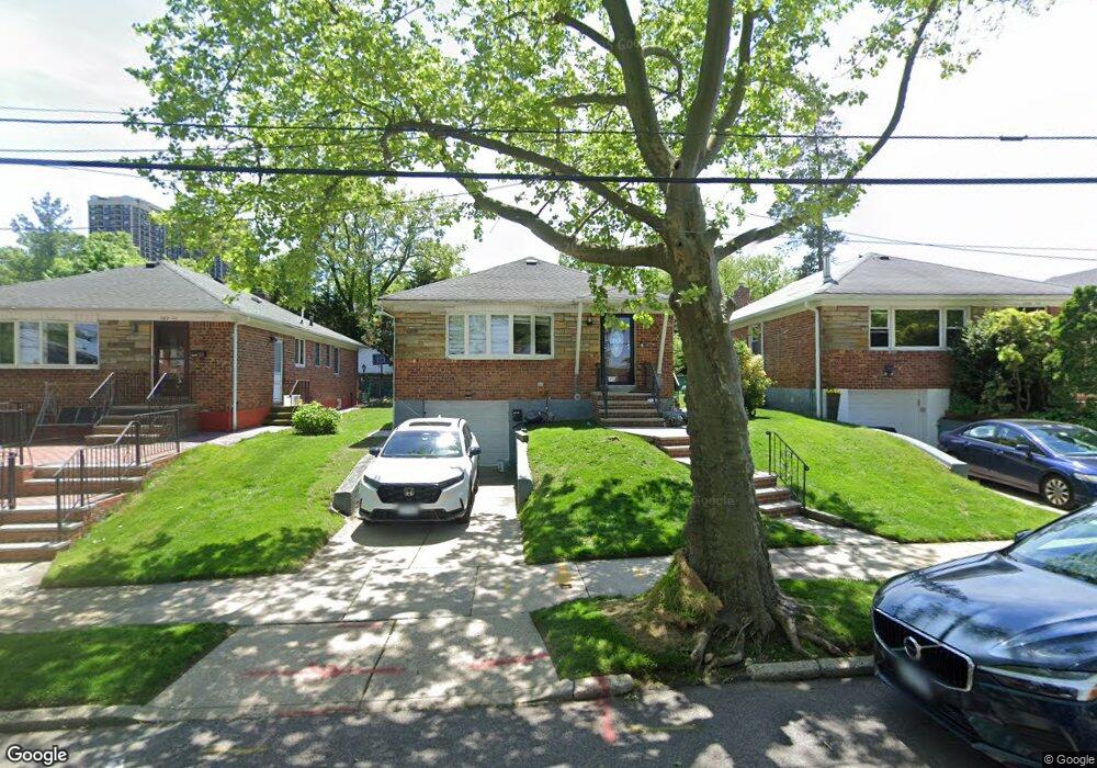 262-16 60th Rd, Flushing, NY 11362 - photo 1