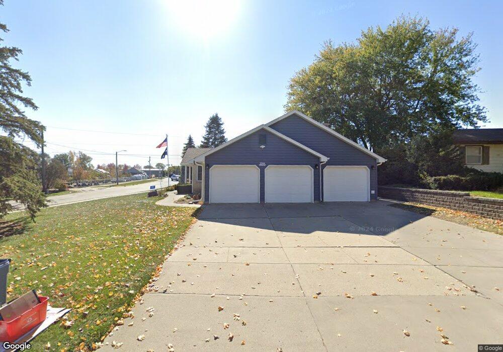 2209 N 2nd Ave E, Newton, IA 50208 - photo 1