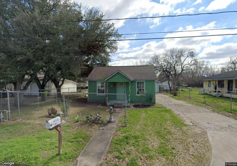 615 Washington St, Rosenberg, TX 77471 - photo 1