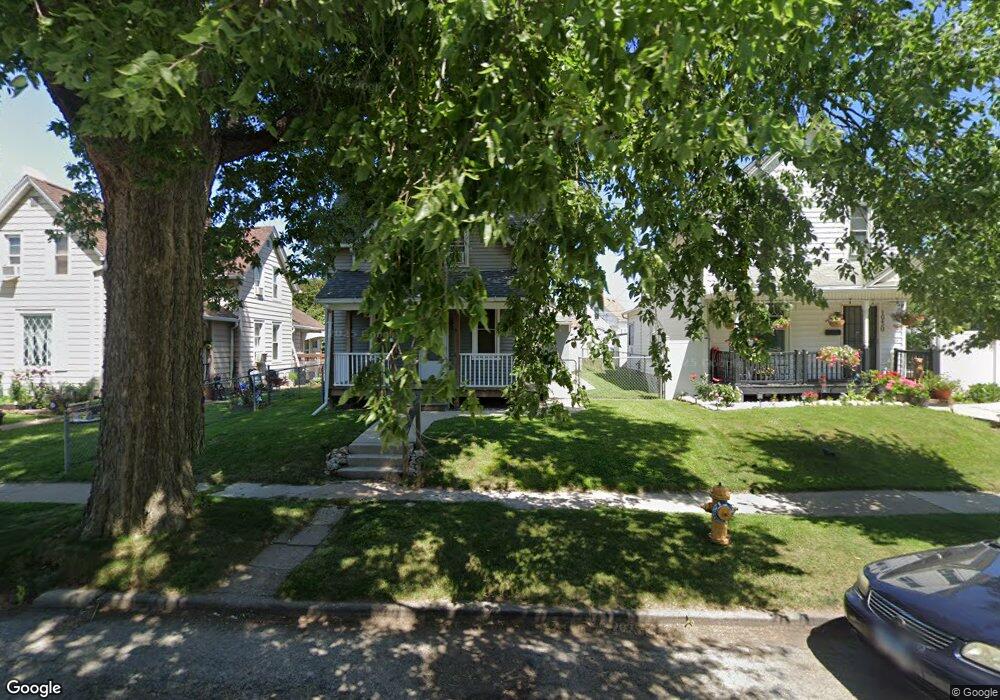 2002 Dixwell St, Davenport, IA 52802 - photo 1