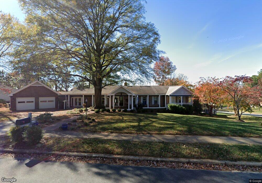 7700 Lookout Ct, Alexandria, VA 22306 - photo 1