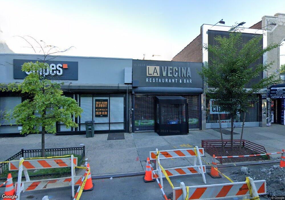 3066 Steinway St, Long Island City, NY 11103 - photo 1