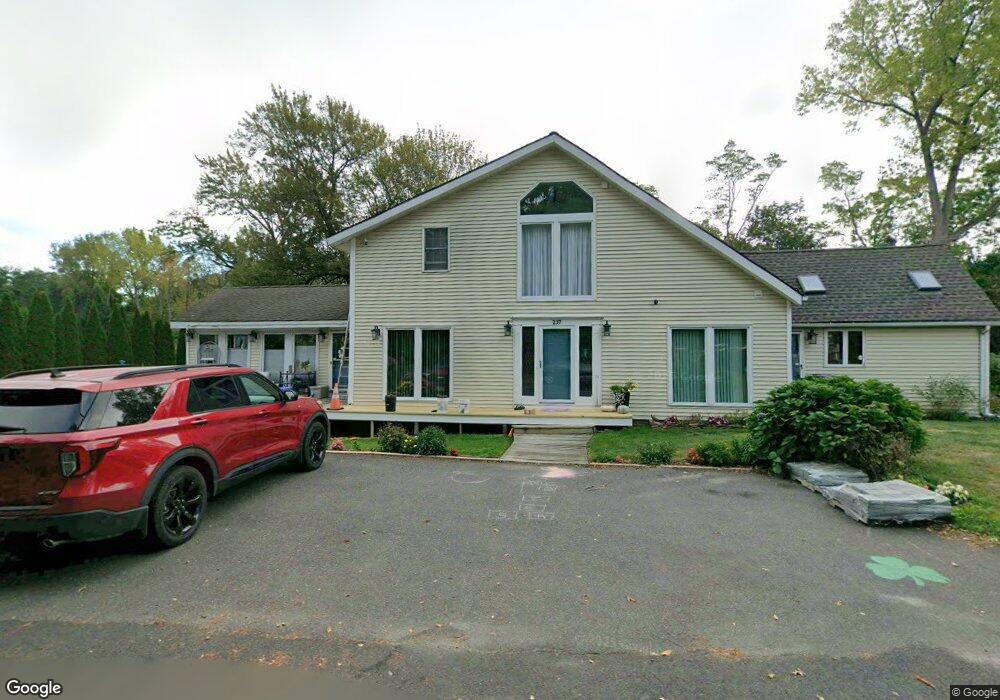 237 Lacus Dr, Holyoke, MA 01040 - photo 1