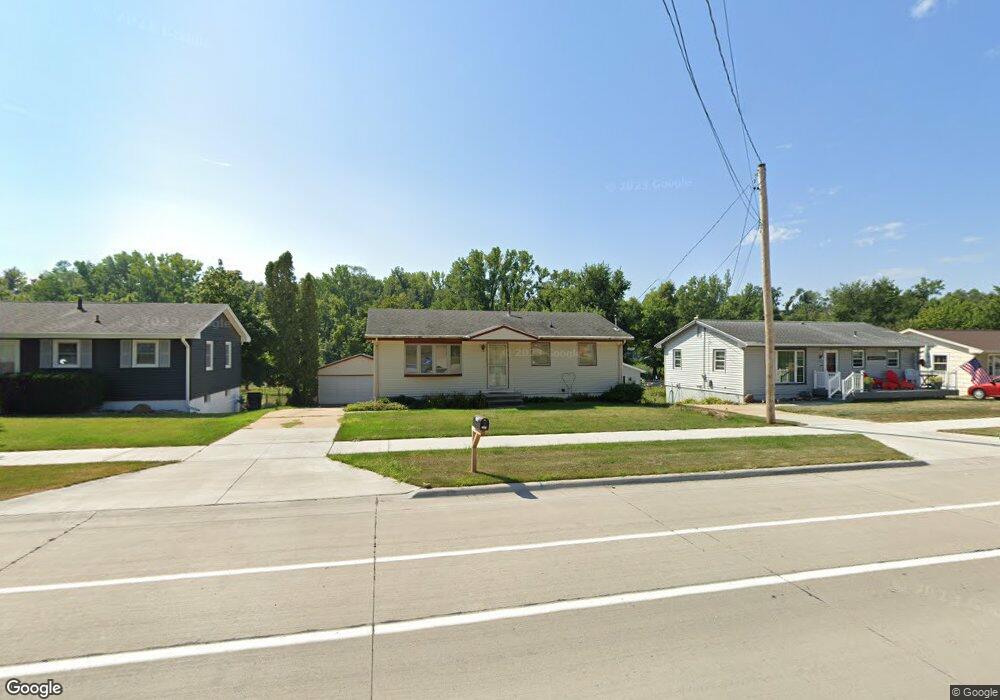 2121 O Ave NW, Cedar Rapids, IA 52405 - photo 1