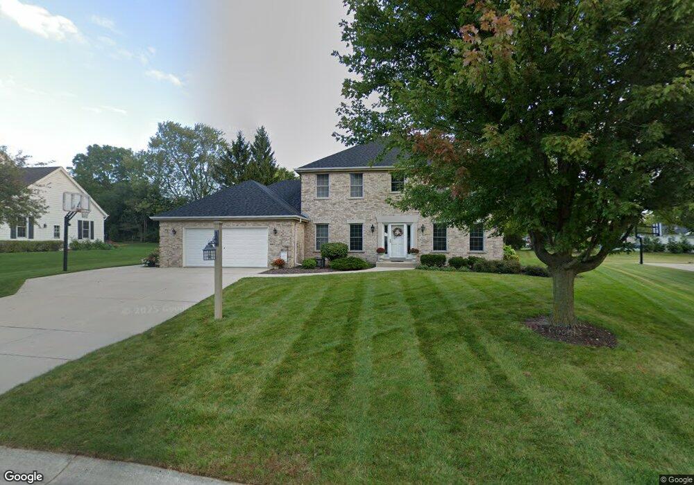 N74W15696 Stonewood Dr, Menomonee Falls, WI 53051 - photo 1