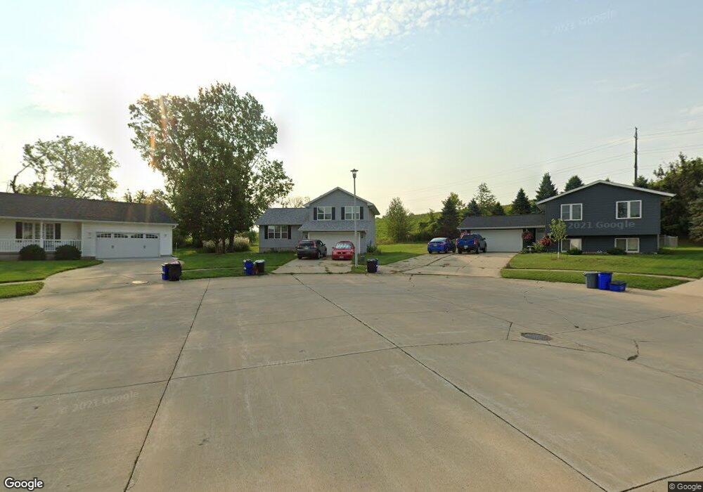 1675 Hillcrest Ct, Marion, IA 52302 - photo 1