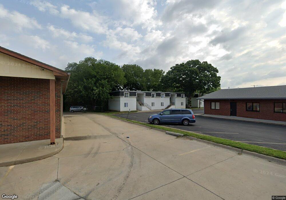 3304 SW 29th St, Topeka, KS 66614 - photo 1