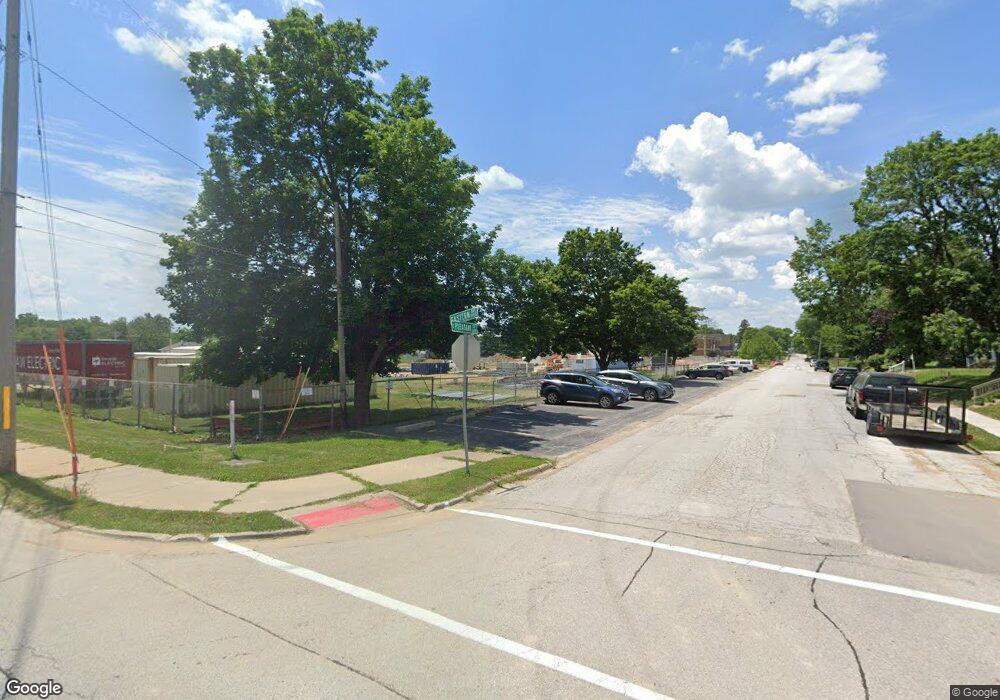 1751 E Pleasant St, Davenport, IA 52803 - photo 1