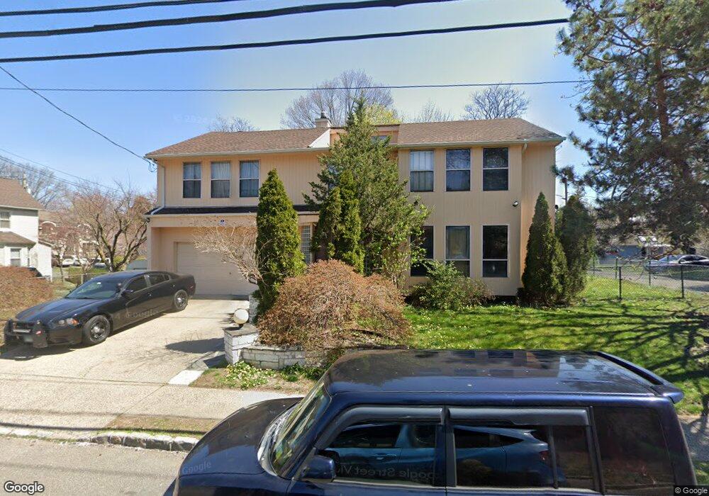 55 Forest Row, Great Neck, NY 11024 - photo 1