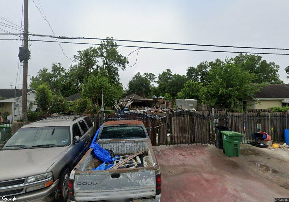 2406 Caplin St, Houston, TX 77026 - photo 1