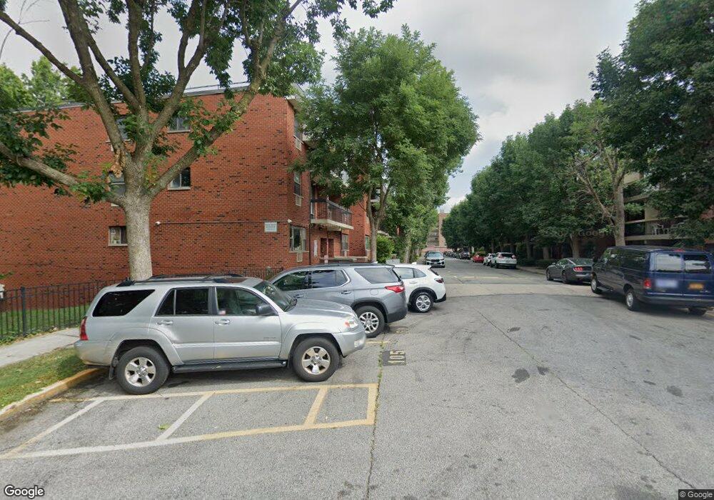 7134 Sutton Place unit 1, Fresh Meadows, NY 11365 - photo 1