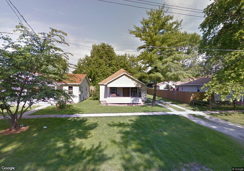 1104 N 10th St, Mattoon, IL 61938 - photo 1