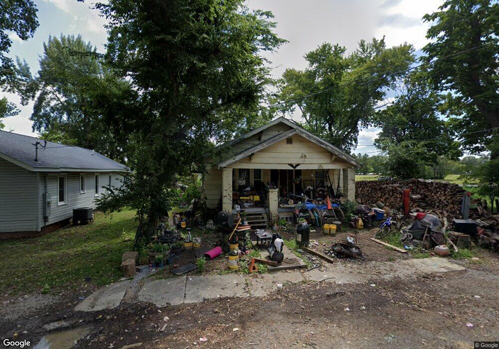 215 W Midkiff St, Harrisburg, IL 62946 - photo 1