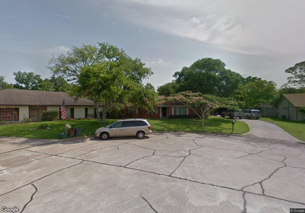 16907 Ravine Cir, Friendswood, TX 77546 - photo 1