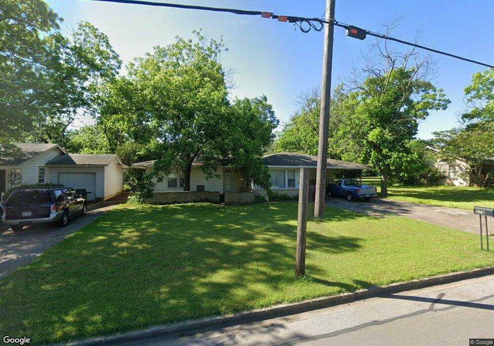 215 Woodard Ave, Cleburne, TX 76033 - photo 1