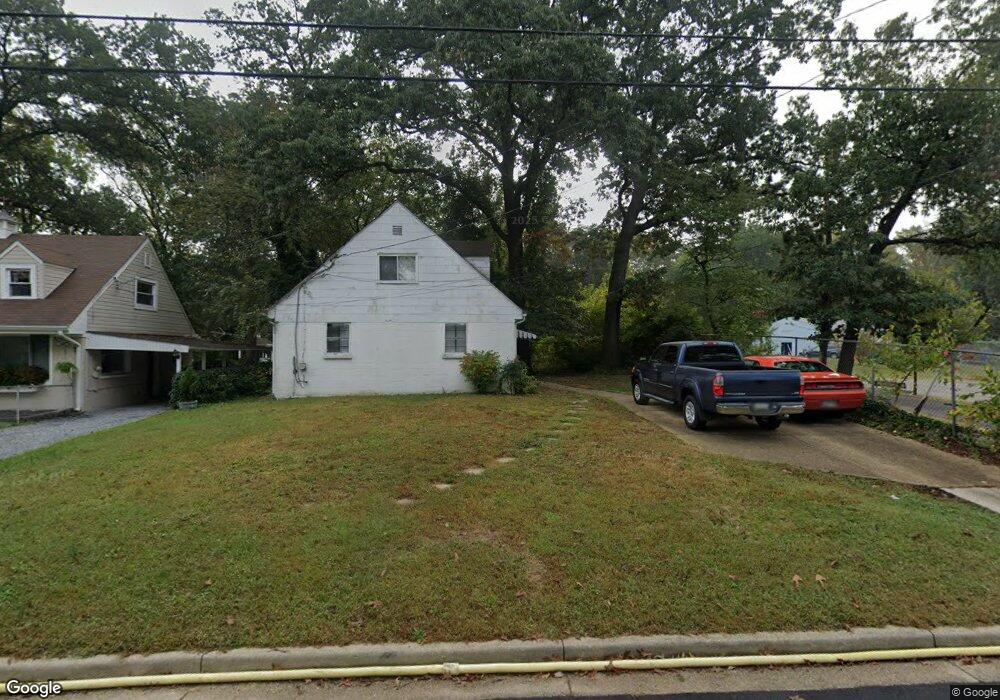 5903 Eastpine Dr, Riverdale, MD 20737 - photo 1