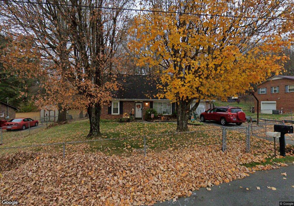 1418 Stoneybrook Dr, Johnson City, TN 37601 - photo 1