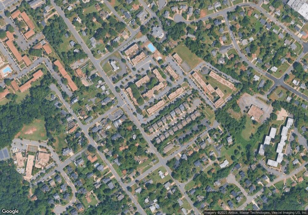 5801 Oakview Gardens Dr, Falls Church, VA 22041 - photo 1