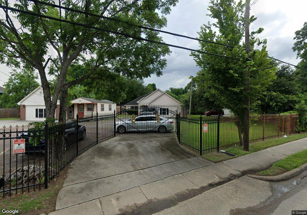 9526 W Montgomery Rd, Houston, TX 77088 - photo 1
