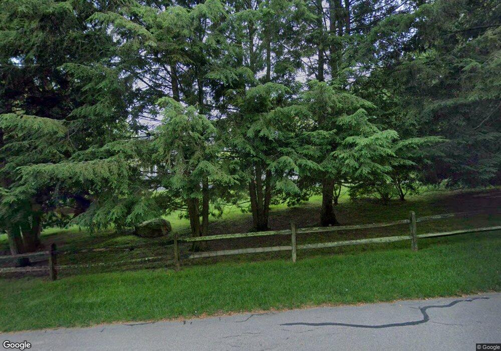 119 W Hills Rd, New Canaan, CT 06840 - photo 1