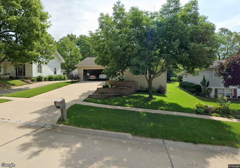 2425 Lori Dr SW, Cedar Rapids, IA 52404 - photo 1