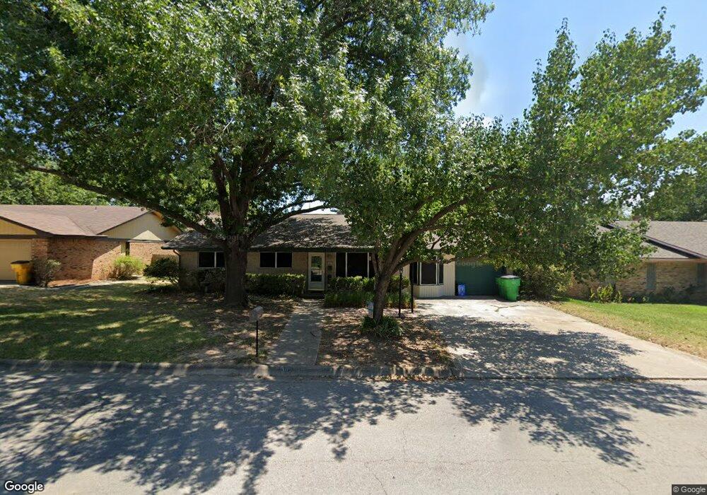 302 Fairfield St, Gainesville, TX 76240 - photo 1