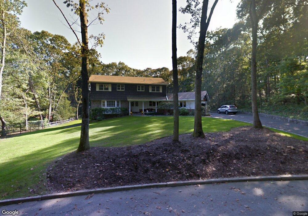 8 Sleepy Hollow Ln, Dix Hills, NY 11746 - photo 1