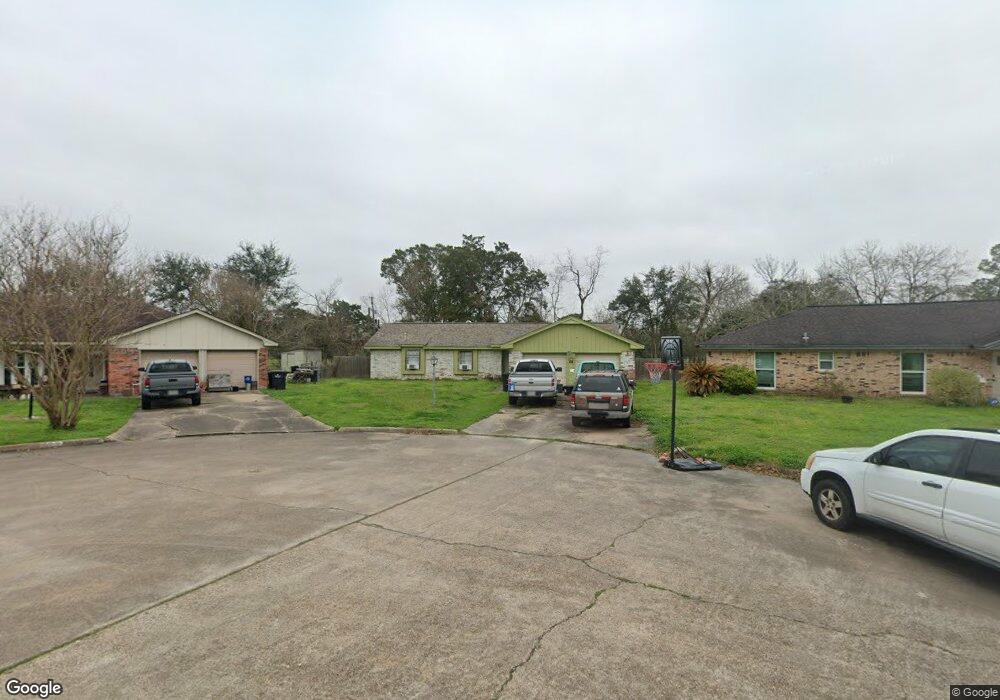 615 N Fairview Cir, Alvin, TX 77511 - photo 1