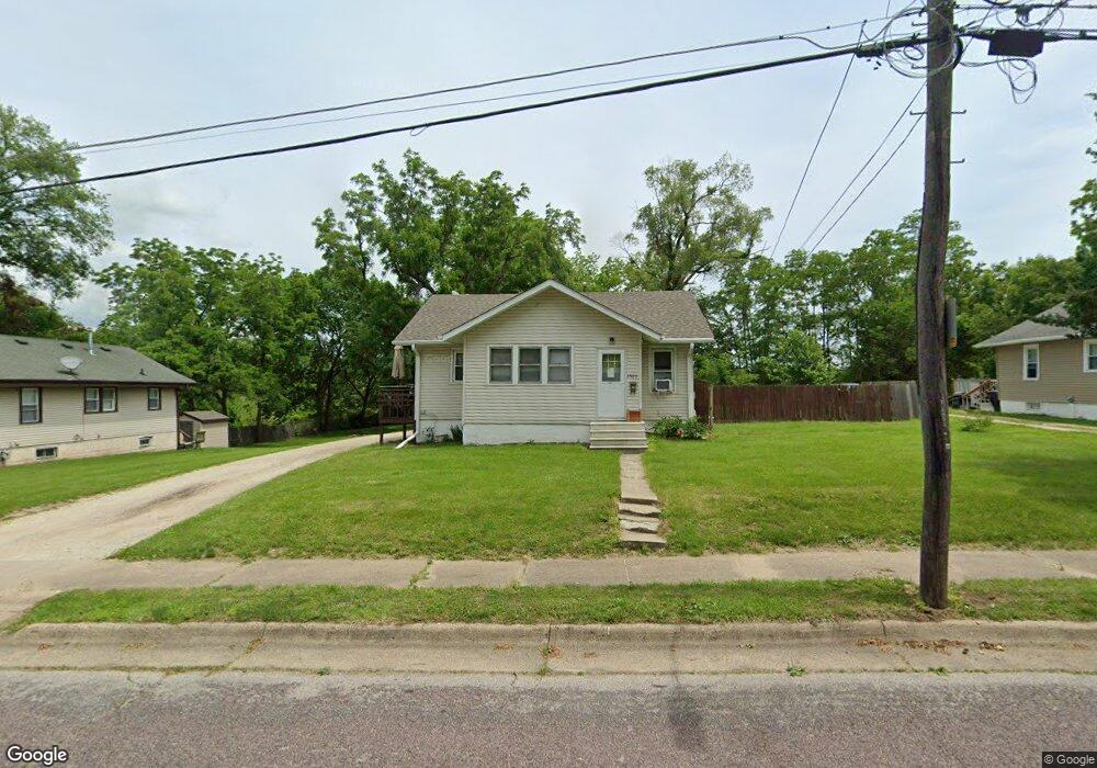 3503 E 32nd St, Des Moines, IA 50317 - photo 1