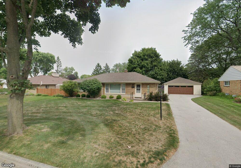 2128 Crestview Ct, Milwaukee, WI 53226 - photo 1