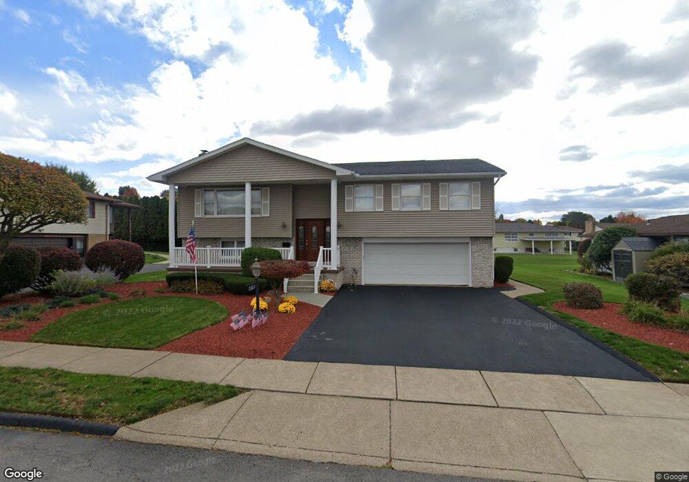 436 Thomas Dr, Dunmore, PA 18512 - photo 1