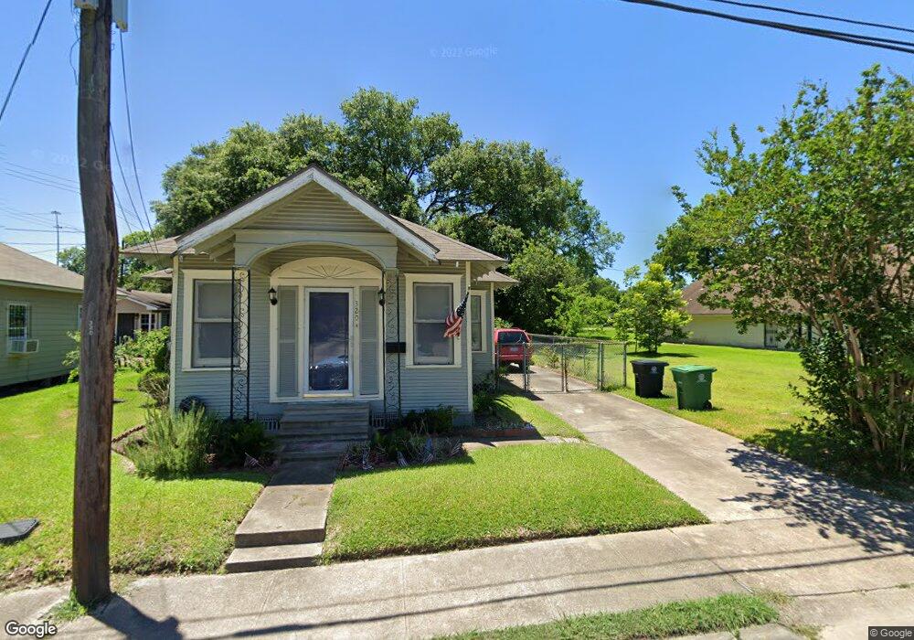 318 E 33rd St, Houston, TX 77018 - photo 1