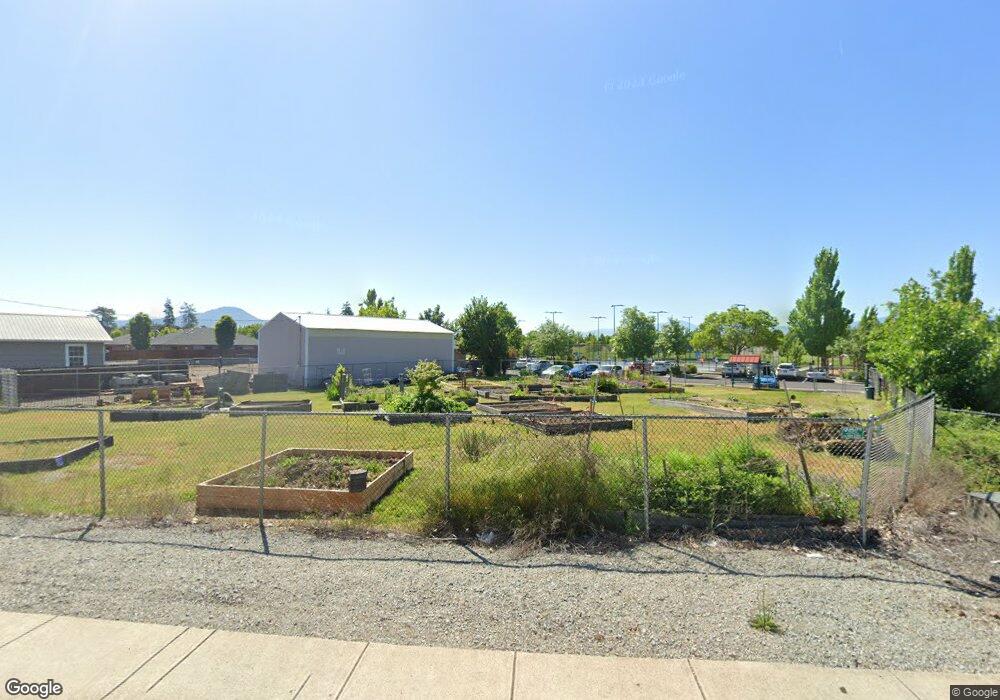 241 W Vilas Rd, Central Point, OR 97502 - photo 1