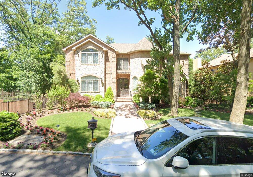 109 Circle Rd, Staten Island, NY 10304 - photo 1