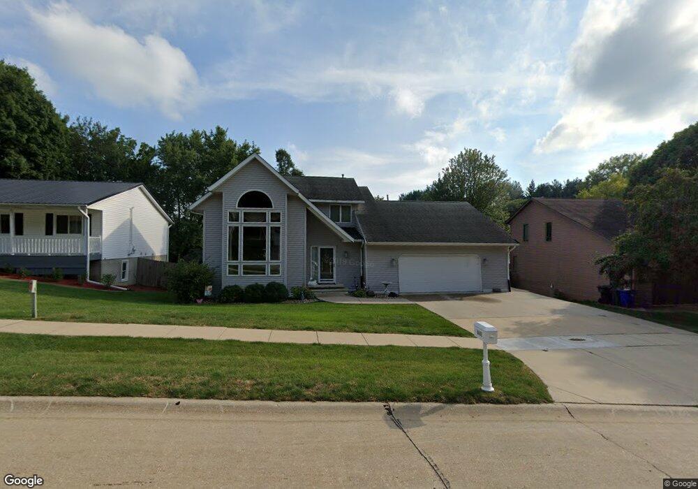 1601 Whitters Way NW, Cedar Rapids, IA 52405 - photo 1