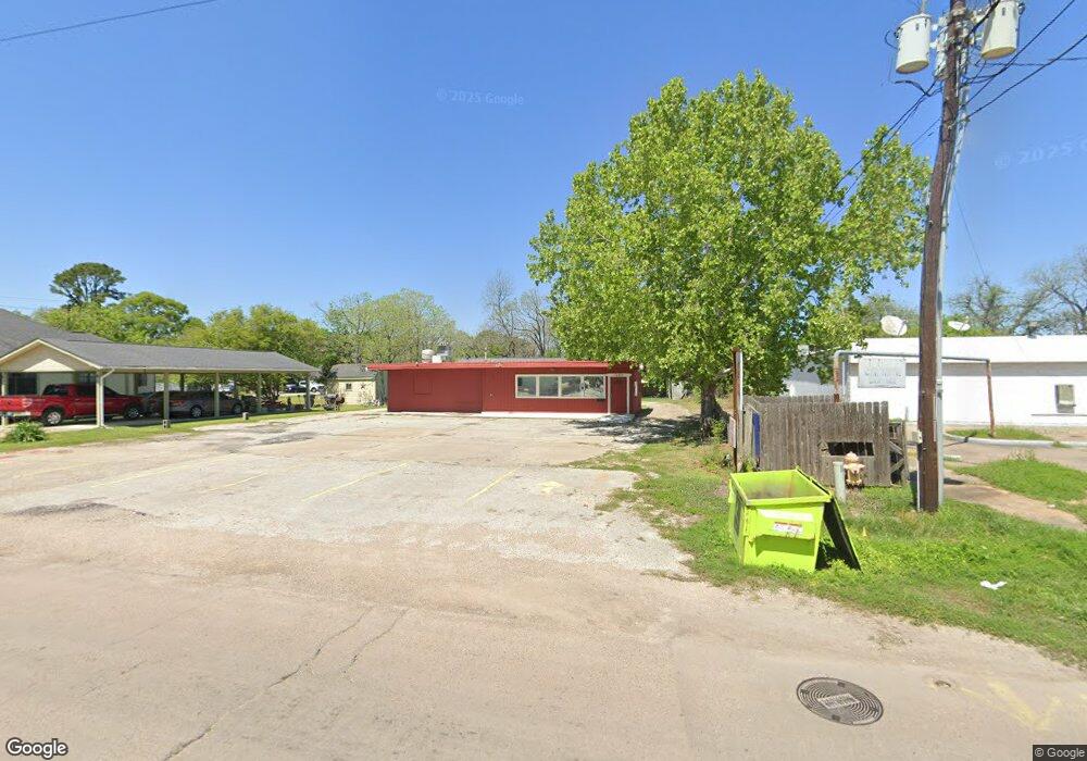 1605 12th St, Bay City, TX 77414 - photo 1