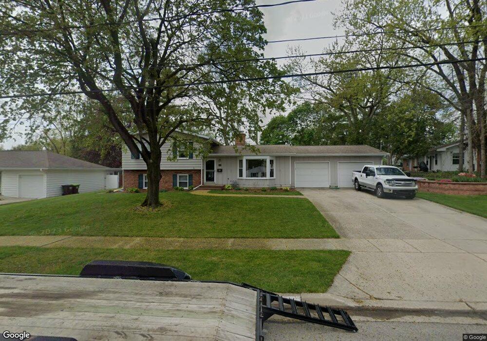 569 N Mckenzie St, Adrian, MI 49221 - photo 1