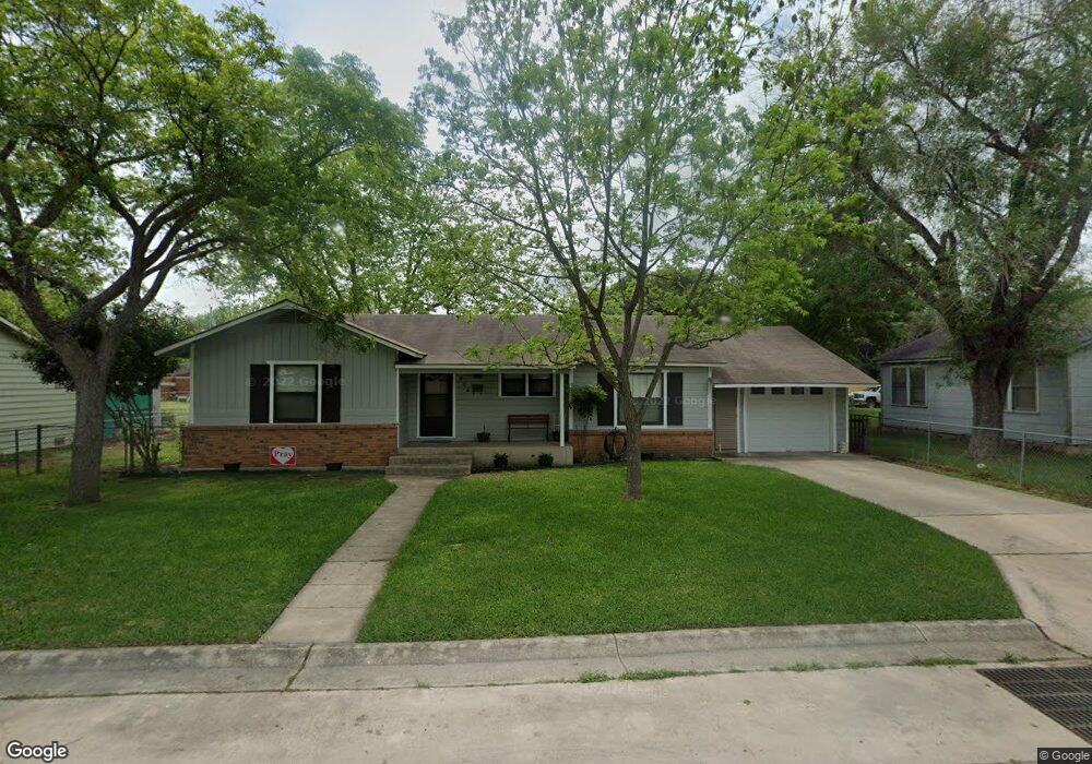 959 E Weinert St, Seguin, TX 78155 - photo 1