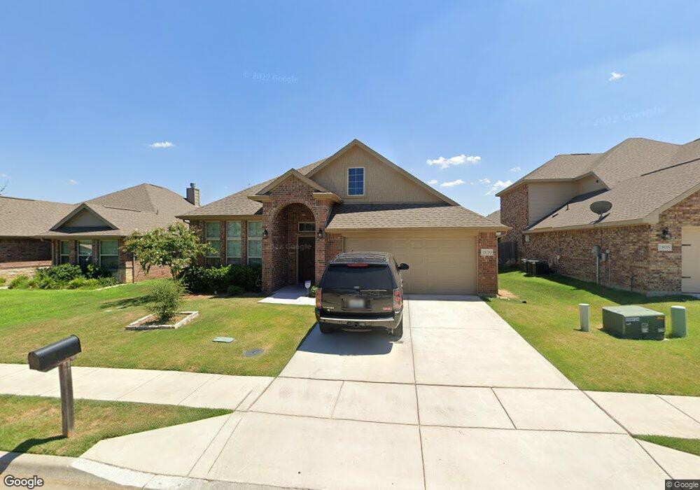 1810 Silver Oaks Dr, Gainesville, TX 76240 - photo 1