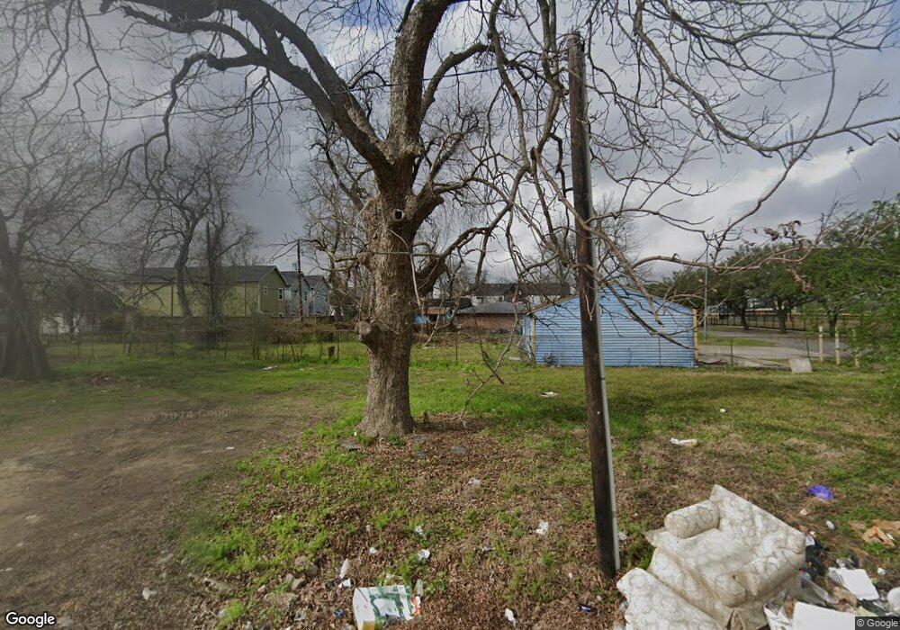 3815 Cortlandt St, Houston, TX 77018 - photo 1