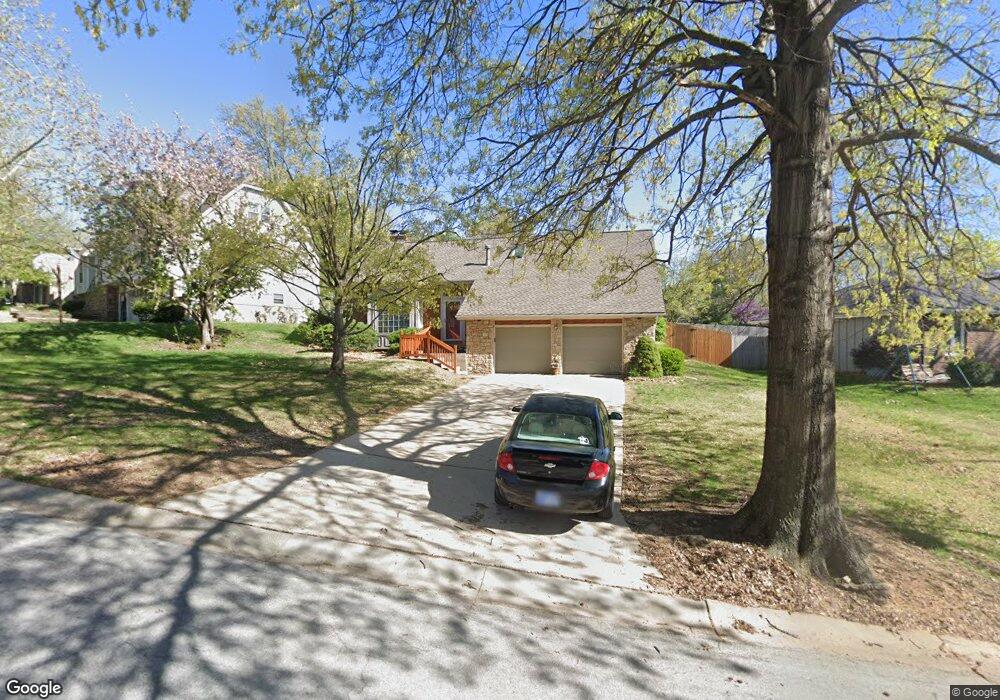 7917 Haskins St, Lenexa, KS 66215 - photo 1