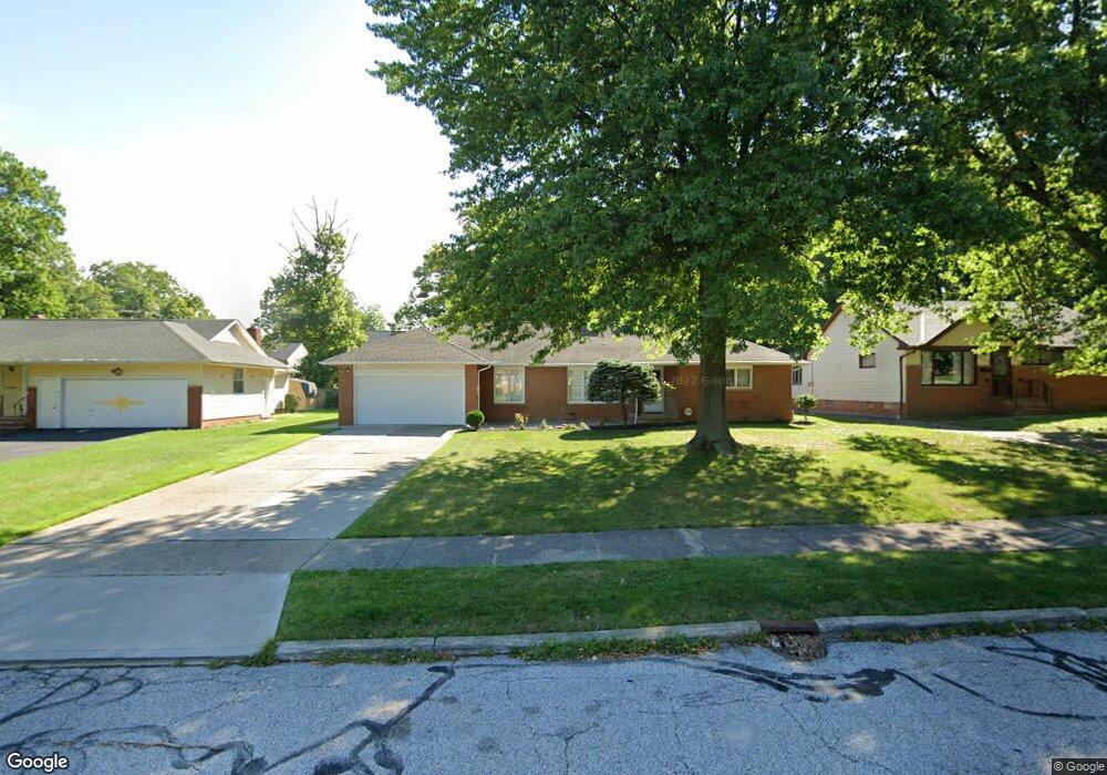 24437 Effingham Blvd, Euclid, OH 44117 - photo 1