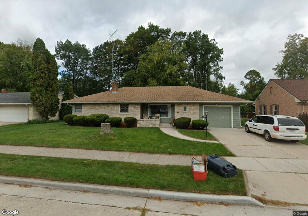 2112 Markham St, Manitowoc, WI 54220 - photo 1