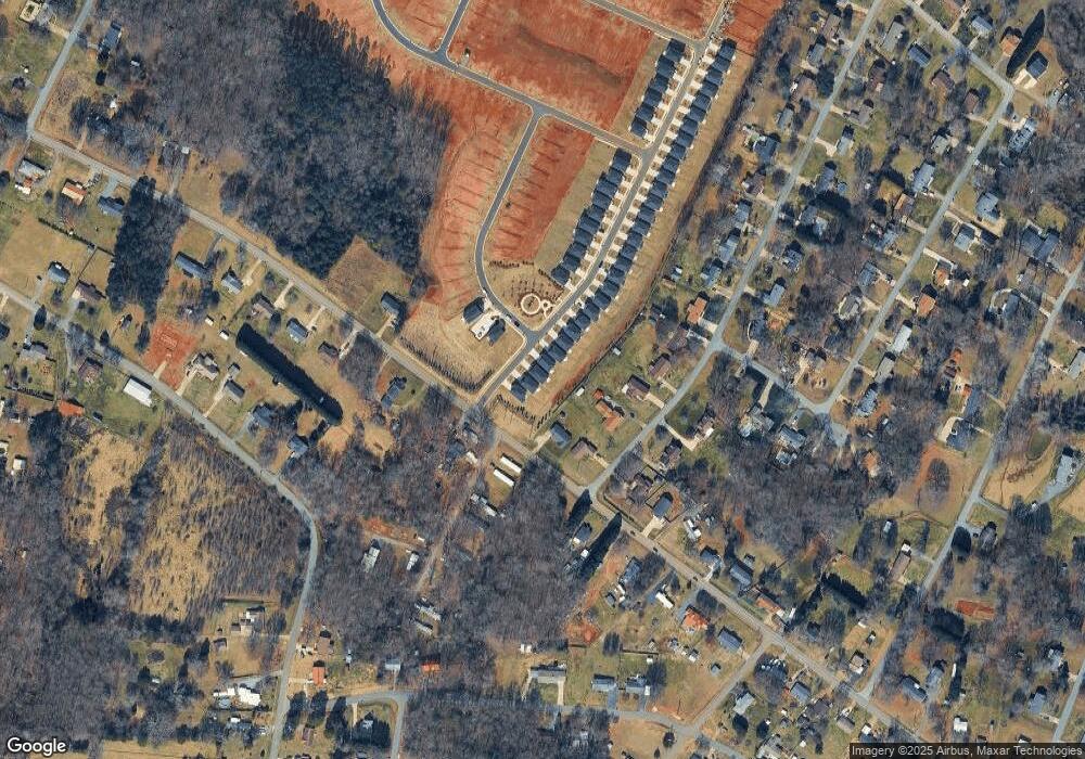 1220 31st St NE, Conover, NC 28613 - photo 1