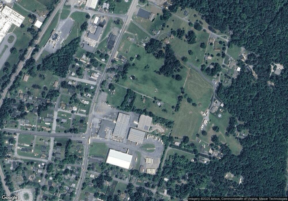 1630 N Delphine Ave, Waynesboro, VA 22980 - photo 1